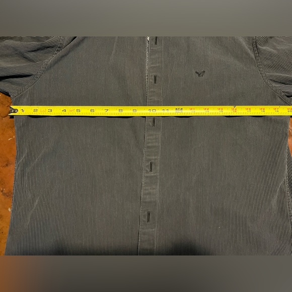 American Eagle vintage fit button down in excellent condition - size medium - Picture 4 of 7